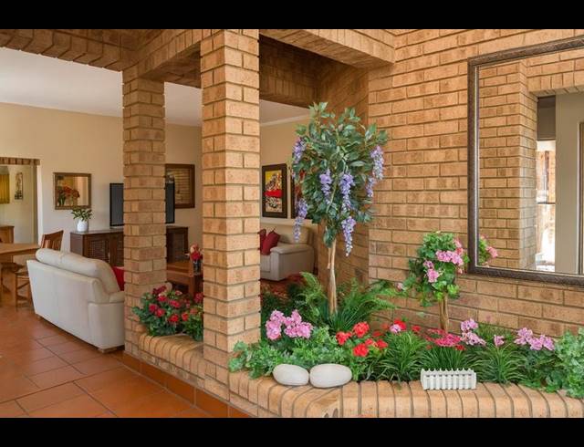 4 BEDROOM HOUSE FOR SALE IN MORELETAPARK